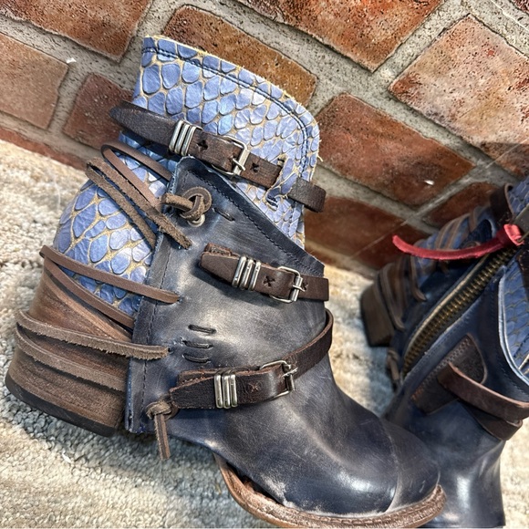 Freebird by Steven Crue Women's Leather Bootie Boots Blue, Size 7 Ankle Zip - Picture 13 of 13